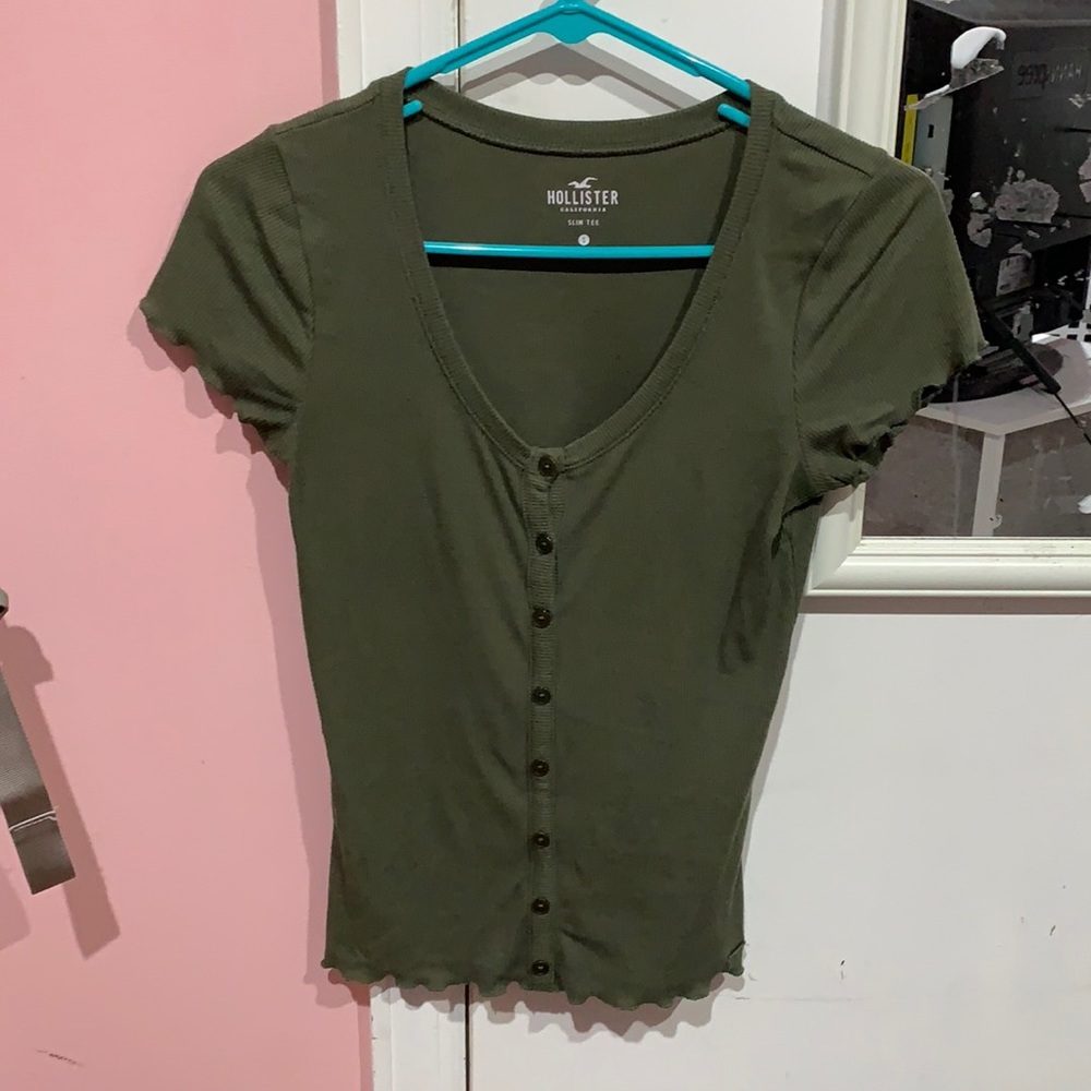 green hollister shirt